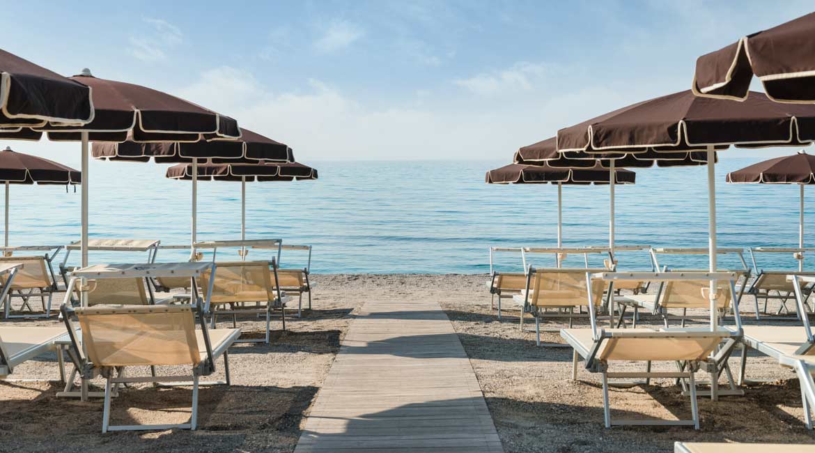 hotel con spiaggia privata pietra ligure